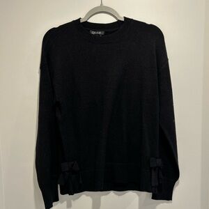 Crew neck Sweater with Bow Accents